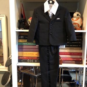 Calla Collection Baby Suit. Size 2. 4 piece suit!